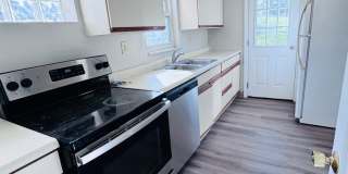 Beautiful Three Bedroom with Basement and Garage Gallery 6