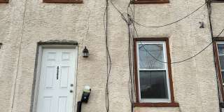 Newly Renovated 2 Bed/1 Bath Row Home Gallery 1