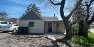 AVAILABLE JUNE - 3 Bed 1 Bath w/ Great View Gallery 1