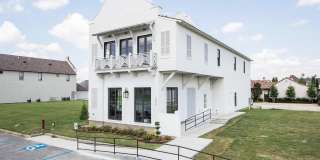1007 Camellia Boulevard Gallery 1