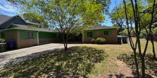 2 Bedroom, 1 Bath duplex (right side unit) close to downtown Greenville with hardwood floors, a lot of closet space. Move In Ready! Gallery 1