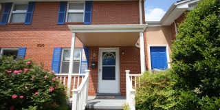 Adorable Townhouse with All Appliances Near Duke West  Hospital Gallery 1