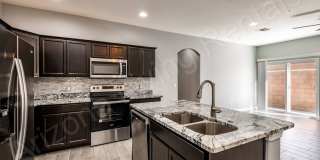 DON'T MISS THIS THREE BEDROOM TOWNHOUSE IN A PRIME LOCATION Gallery 13