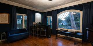 427 12th St Gallery 9