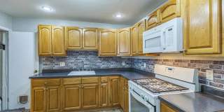 Spacious & Updated Grays Ferry Rowhome Near Parks and Center City — Accepting ALL PHA voucher holders Gallery 3