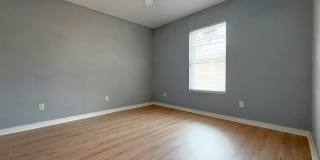 5652 Dee Street Gallery 21