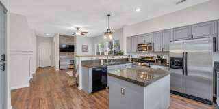 South Town Fully Furnished Home! Gallery 13