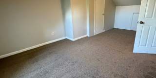 2 Bedrooms House w/ Large Yard! Gallery 11