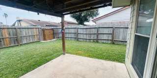 Beautiful Southside 3BR Home | Vaulted Ceilings | Fireplace | Refrigerator Included | Covered Patio Gallery 21