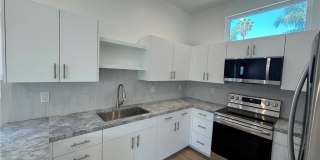 5032 Serrania Avenue Gallery 5