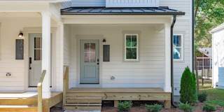 **OFFERING REFUNDABLE APPLICATION FEES & $200 MOVE IN PROMOTION** New Construction 3BD, 3.5BA End-Unit Raleigh Townhome with a Large Upstairs Bonus Room & Full Bathroom Inside the Beltline Near Lake J Gallery 4