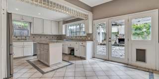 3-BEDROOM IN ALAMO HEIGHTS W/ POOL Gallery 27
