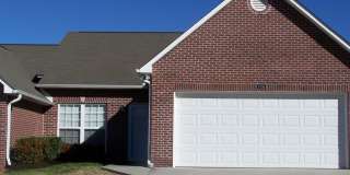 2 bed, 2 bath, 2 car garage ranch style townhouse in N. Knoxville Gallery 1