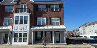 Lovely 4 bedroom townhome in Villages of Five Points Gallery 1