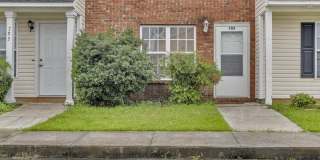 Townhome Close to Amenities! Gallery 1