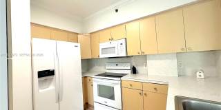 9340 Fontainebleau Blvd Gallery 10