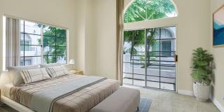 Summit At Warner Center Gallery 119