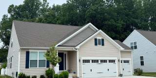 Comfort, Space & Style – Beautiful Year-Round Rental! Gallery 1