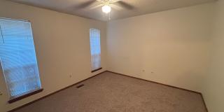Beautiful 3 Bed 2 Bath Home in Yukon Gallery 9