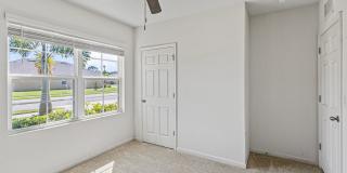 For Rent: Lakefront 4-Bedroom 2-Bathroom Home in Lakeside Palms Gallery 28