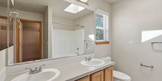 3bd/2.5ba Everett Home Gallery 14