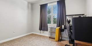 Beautiful 4 bedroom home with Solar Panels Gallery 18