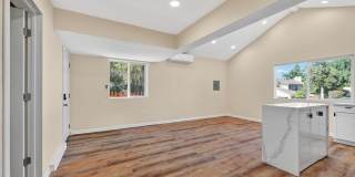 Bright  Modern 2-Bed Home with Ocean Glimpses in Prime Vista Location Gallery 1