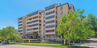 Amazing Views! Top floor condo near huge park! Gallery 1