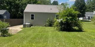 Knoxville 37920 - Very nice updated 2 bedroom home in South Knoxville for rent. - Contact Lisa Vineyard and Shannon Russell (865) 216-9334 Gallery 22