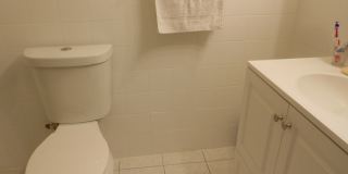 Huge 4 bedroom unit with A/C,  in-unit laundry and parking in Oak Square! Gallery 7