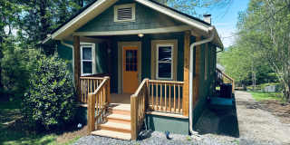 Delightful Upgraded 2-Bedroom Bungalow with New Appliances and Central A/C (Lawn Maintenance Included) Gallery 1