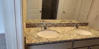 Room in 4 Bedroom Home at Godwit Ln Gallery 1