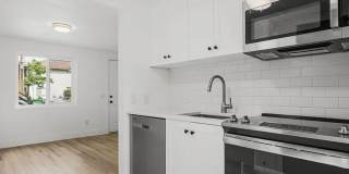 Beautifully Remodeled 1 Bed / 1 Bath in Midtown - Available 6/15! Gallery 1