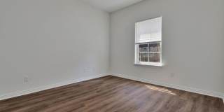 4 Bed 3 Bath Townhome located close to University! Gallery 17