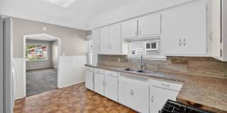 $1450 4 Bedrooms Gallery 9