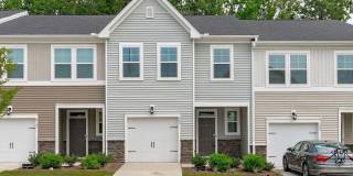 3BR Like-New Townhome – GREAT PRICE - Community Pool/Playground Gallery 1