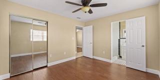 1833 Jackson Avenue Gallery 16