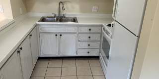 Updated 1 Bedroom Apartment Near the Beach – First Floor – Cats Welcome! Gallery 5