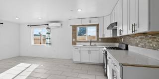 Charming 4BR Duplex in San Diego Gallery 38