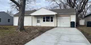 UPDATED HOME WITH NEW WINDOWS, FLOORING & DRIVEWAY Gallery 1