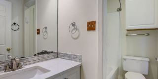 709 W 21st St Apt 206 Gallery 17