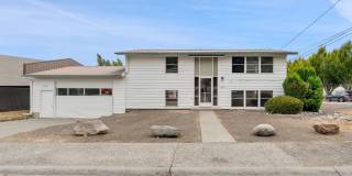 Spacious & Central: 1,900 Sq. Ft. Bremerton Home with Large Workshop Gallery 1