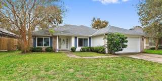 Beautiful 4 Bedroom / 2 Bathroom Harbor Winds Home w/ Solar Panels Gallery 1