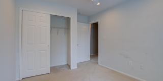 16 Gloucester Court Gallery 18