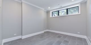 2135 N Lakewood Avenue Gallery 19