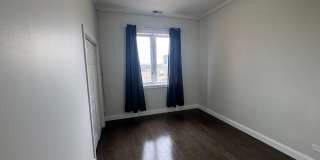 Luxurious, Galewood Penthouse Condo 3BR/2BA Gallery 10