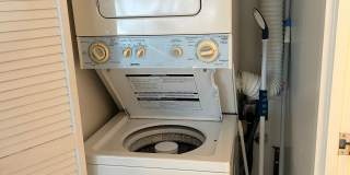 Fully furnished 1 bedroom w/ parking near Hawaii Convention Center, Ala Moana Shopping Center and Beach Park! Gallery 6