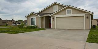 Beautiful Home on Corner Lot! Gallery 1