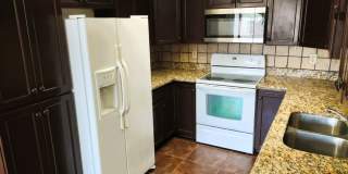 Great Two Story Eastside Townhome With Refrigerated Air Located In Quiet Well Established Neighborhood Gallery 11