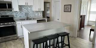 Charming 2BR Duplex in Cleveland Gallery 1